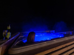 Arctic Lodge Tromvik with jacuzzi